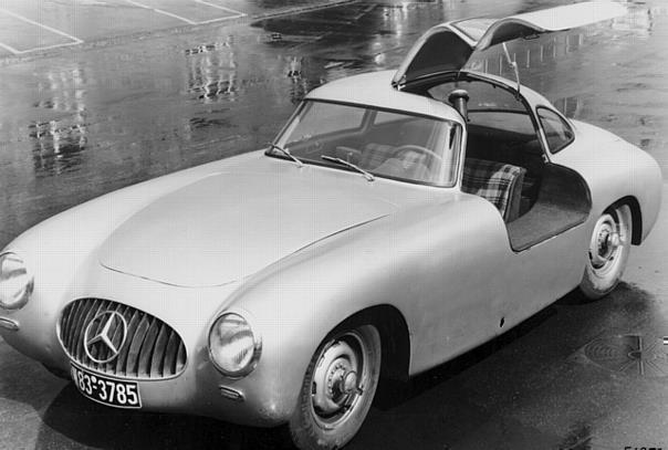 Mercedes-Benz Typ 300 SL (Baureihe W 194) Rennsport-Coupé aus dem Jahr 1952. Ein Fahrzeug dieses Typs gewinnt 1952 die 24 Stunden von Le Mans.